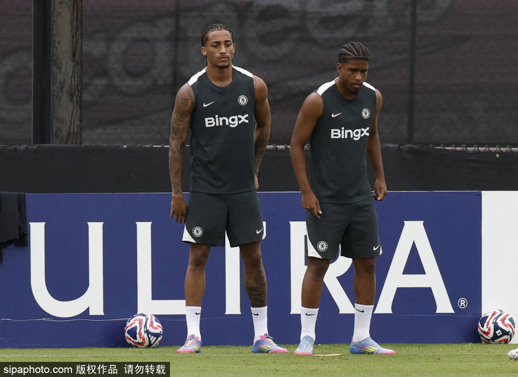 切尔西瞄准荷兰双星：西蒙斯与哈托能否成蓝军复兴关键？